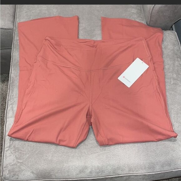 Nwt lululemon athletica Groove flare leg pants. - Picture 6 of 6